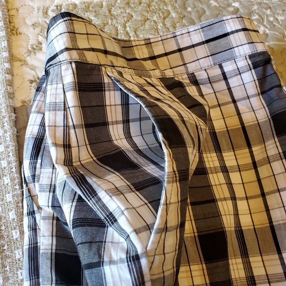 Izod Golf plaid Capri  pants - Picture 6 of 10